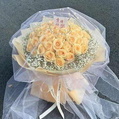 恩施52朵香槟玫瑰满天星，你就是我的全部