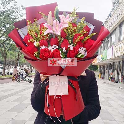 恩施19朵红玫瑰百合，与你幸福前行