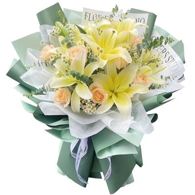 恩施9朵香槟玫瑰黄色百合，每天充满活力