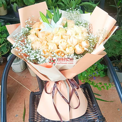 恩施33朵香槟玫瑰百合，心里永远是你