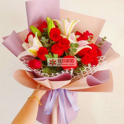 恩施18朵红玫瑰百合，真情相守一生